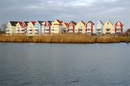 simsearch:400-04668944,k - Colorful houses beside a river 1 (swedish style) Stockbilder - Microstock & Abonnement, Bildnummer: 400-05080012