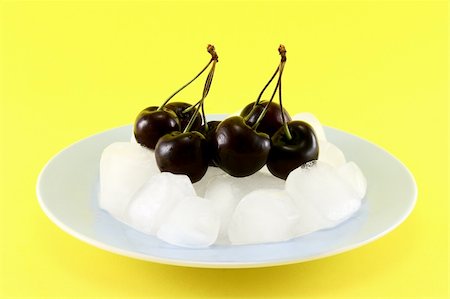 Sweet cherry and ice Stock Photo - Budget Royalty-Free & Subscription, Code: 400-05080022
