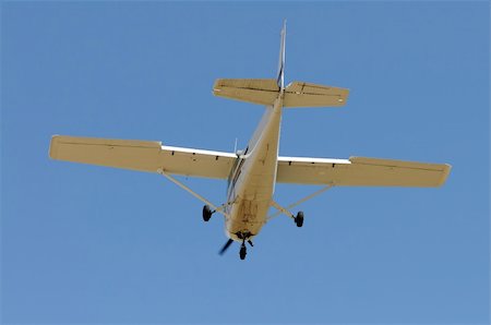 sportflugzeug - Light plane flying overhead, Palo Alto, California Stockbilder - Microstock & Abonnement, Bildnummer: 400-05080077