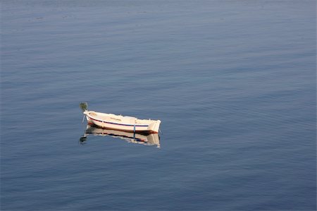 simsearch:400-06064328,k - Fishing boat in the Ionian sea Stockbilder - Microstock & Abonnement, Bildnummer: 400-05080357