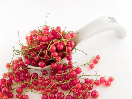 simsearch:400-04423672,k - currant on the spoon green and white Stockbilder - Microstock & Abonnement, Bildnummer: 400-05080675