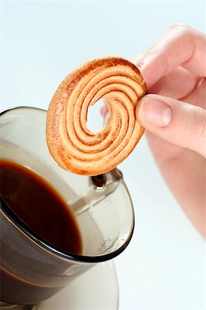 simsearch:400-04640830,k - Cup with coffee and cookies. Photographie de stock - Aubaine LD & Abonnement, Code: 400-05080807