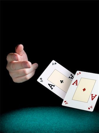 simsearch:400-06389082,k - A man's hand throwing two aces over a green felt. Stockbilder - Microstock & Abonnement, Bildnummer: 400-05081220