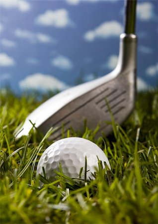 range shooting - Golf ball on tee in grass. Foto de stock - Super Valor sin royalties y Suscripción, Código: 400-05082312