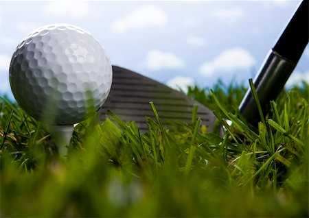 range shooting - Golf ball on tee in grass. Foto de stock - Super Valor sin royalties y Suscripción, Código: 400-05082322