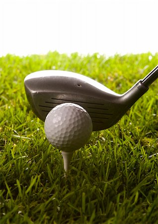range shooting - Golf ball on tee in grass. Foto de stock - Super Valor sin royalties y Suscripción, Código: 400-05082359