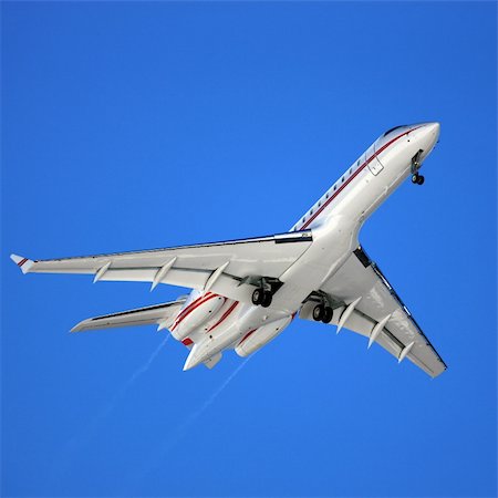 simsearch:400-07933124,k - Private jet just before landing Stock Photo - Budget Royalty-Free & Subscription, Code: 400-05083129