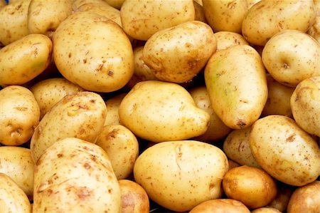 simsearch:400-04812261,k - Bunch of organic yellow potatoes on the market Photographie de stock - Aubaine LD & Abonnement, Code: 400-05083206