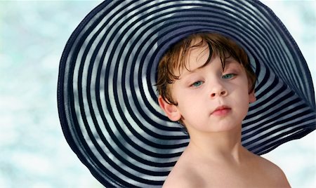 simsearch:400-08835171,k - A little boy in a big blue hat Photographie de stock - Aubaine LD & Abonnement, Code: 400-05083331