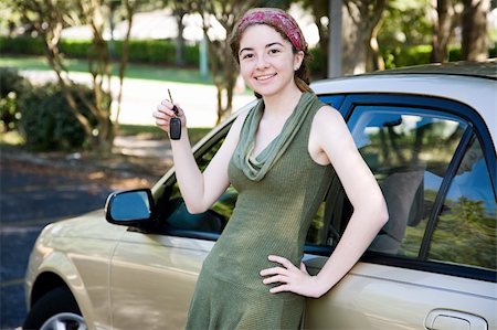 simsearch:400-05749371,k - Pretty teen girl leaning on her new car and holding car keys. Stock Photo - Budget Royalty-Free & Subscription, Code: 400-05083549