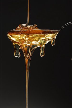 simsearch:400-05083713,k - Golden honey spilling over black background stock photo Foto de stock - Royalty-Free Super Valor e Assinatura, Número: 400-05083713