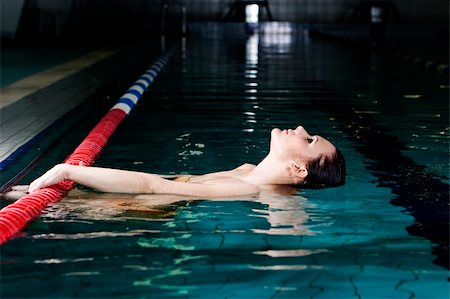 beautiful young woman in sport swimming pool Photographie de stock - Aubaine LD & Abonnement, Code: 400-05094839