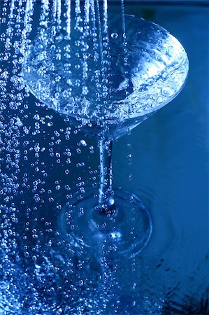 simsearch:696-03396859,k - water drops in motion macro close up Stock Photo - Budget Royalty-Free & Subscription, Code: 400-05095960