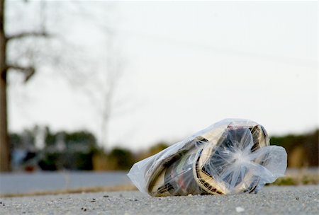 simsearch:400-07774296,k - A newspaper deliver to a home driveway. Stockbilder - Microstock & Abonnement, Bildnummer: 400-05096664