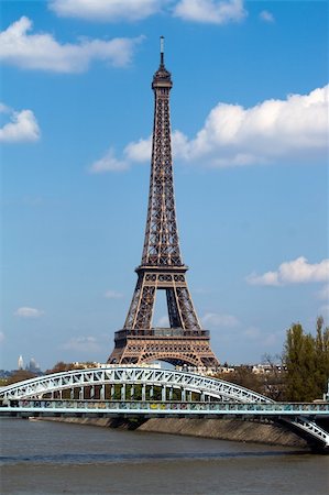 simsearch:400-08014075,k - View at Eifel tower and railway bridge (Pont Rouelle) crossing island (Ile des Cygnes) in Paris Stock Photo - Budget Royalty-Free & Subscription, Code: 400-05098275