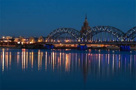 simsearch:400-04924438,k - Railway bridge with reflection in river at night. Riga, Latvia. Photographie de stock - Aubaine LD & Abonnement, Code: 400-05098286