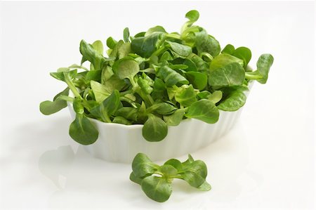 simsearch:400-04165864,k - Field salad in a bowl on white background Stockbilder - Microstock & Abonnement, Bildnummer: 400-05099324