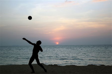 pattaya - Male sportsman playing beach volleyball, Pattaya, Thailand. On December, 5th, 2008 Foto de stock - Super Valor sin royalties y Suscripción, Código: 400-05090162