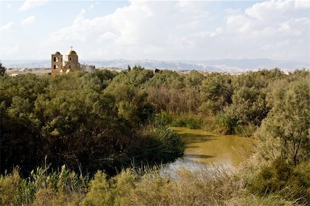 River Jordan and church on the baptism site in Bethany, Jordan. Place where Jesus was baptized. Fotografie stock - Microstock e Abbonamento, Codice: 400-05090522