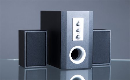 simsearch:400-05131379,k - Audio speakers on the gray background with reflection Photographie de stock - Aubaine LD & Abonnement, Code: 400-05091101