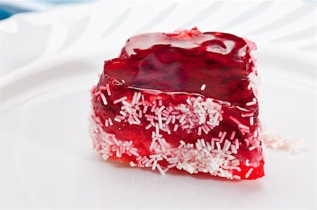 raspberry jelly - food series: fancy cake with red raspberry jelly Stock Photo - Budget Royalty-Free & Subscription, Code: 400-05091690