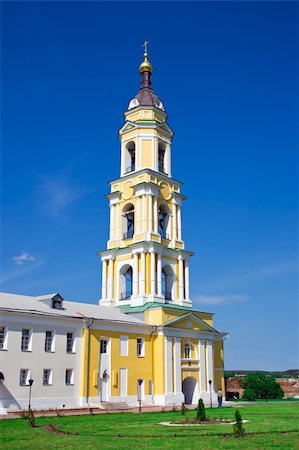 simsearch:400-05933207,k - High yellow belfry in Staro-Golutvin monastery, Kolomna, Russia Foto de stock - Super Valor sin royalties y Suscripción, Código: 400-05092020