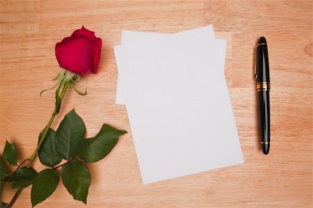 flower border design of rose - Blank Card, Rose and Pen on a Wood Background. Foto de stock - Super Valor sin royalties y Suscripción, Código: 400-05092209