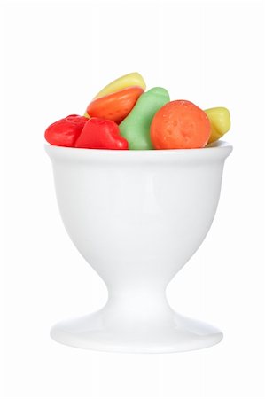 simsearch:859-03038099,k - Colorful candies in the bowl isolated on white background Stockbilder - Microstock & Abonnement, Bildnummer: 400-05092432