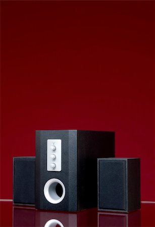 simsearch:400-05131379,k - Audio speakers on the red background with reflection Photographie de stock - Aubaine LD & Abonnement, Code: 400-05092493
