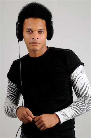 simsearch:400-04539832,k - Portrait of young handsome african male model with headphones Foto de stock - Royalty-Free Super Valor e Assinatura, Número: 400-05092696