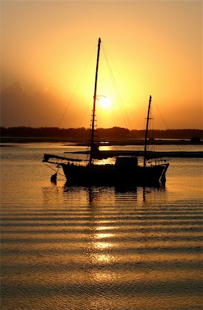 simsearch:400-05255037,k - An old vintage ketch at sunrise. Stockbilder - Microstock & Abonnement, Bildnummer: 400-05093167