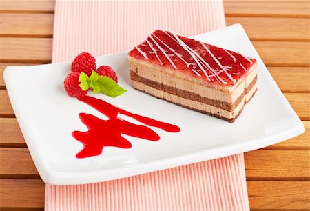 simsearch:400-05347658,k - Delicious strawberry cake with soft shadow on white dish. Shallow depth of field Photographie de stock - Aubaine LD & Abonnement, Code: 400-05093385