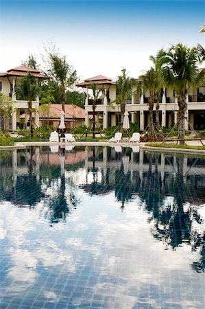 simsearch:400-03961189,k - Swimming pool at a modern tropical resort. Fotografie stock - Microstock e Abbonamento, Codice: 400-05093764