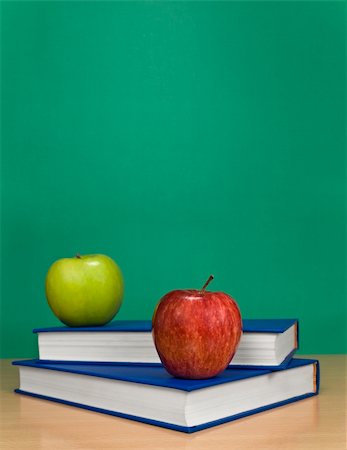 simsearch:400-04127315,k - A blank chalkboard with apples over books. Stock Photo - Budget Royalty-Free & Subscription, Code: 400-05104668
