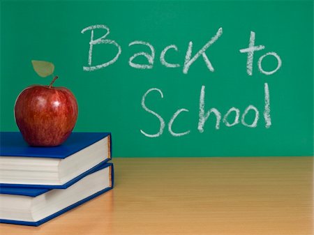 simsearch:400-04127315,k - Back to school written on a chalkboard with an apple over books. Stock Photo - Budget Royalty-Free & Subscription, Code: 400-05104661
