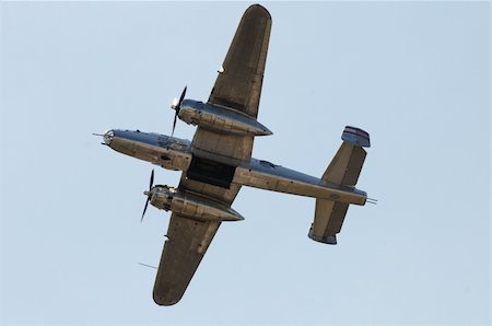 World War II era American bomber in flight Stock Photo - Budget Royalty-Free & Subscription, Code: 400-05105249