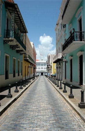 Brick Paved Street in the Center of Old San Juan, Puerto Rico Foto de stock - Royalty-Free Super Valor e Assinatura, Número: 400-05106157