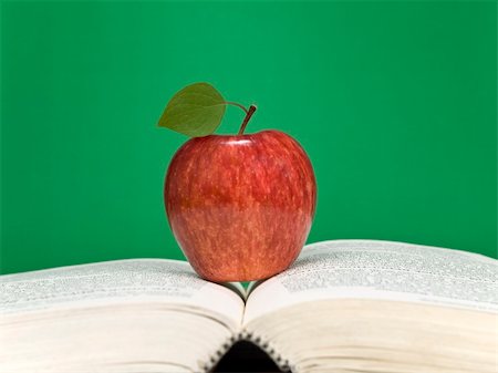 simsearch:400-04127315,k - A red apple over an open book. Blank chalkboard on the background. Stock Photo - Budget Royalty-Free & Subscription, Code: 400-05107280