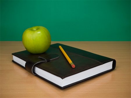 simsearch:400-04127315,k - A green apple over an agenda. A blank chalkboard as background. Stock Photo - Budget Royalty-Free & Subscription, Code: 400-05107281