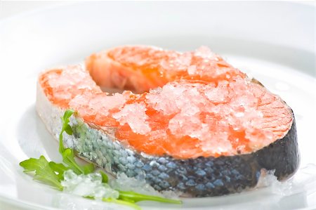 sea lettuce - slice of fresh salmon and healthy isolated over white Photographie de stock - Aubaine LD & Abonnement, Code: 400-05107586