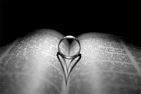 simsearch:400-04286012,k - Wedding Ring and heart shaped shadow over a Bible Stock Photo - Budget Royalty-Free & Subscription, Code: 400-05107908