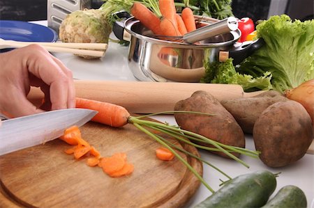 simsearch:689-03128584,k - chef preparing lunch and cutting carrot with knife Stockbilder - Microstock & Abonnement, Bildnummer: 400-05108408
