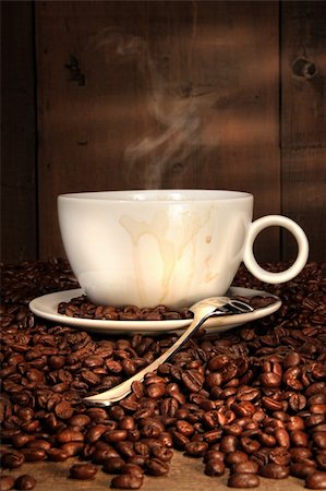 simsearch:400-04666137,k - White coffee cup with spoon on roasted beans Photographie de stock - Aubaine LD & Abonnement, Code: 400-05109205