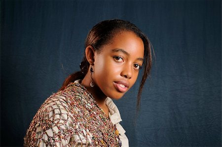 simsearch:400-04542798,k - Portrait of african american fashion teen girl posing Foto de stock - Super Valor sin royalties y Suscripción, Código: 400-05101134