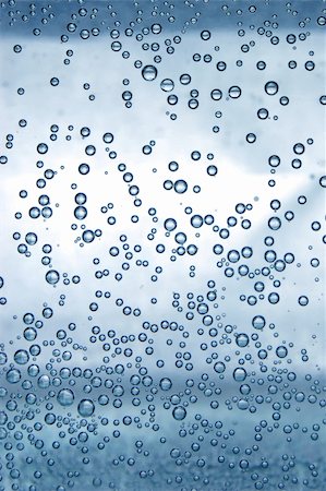 simsearch:400-06415772,k - Blue water with bubbles high resolution image Photographie de stock - Aubaine LD & Abonnement, Code: 400-05102168