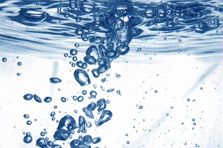 simsearch:400-06415772,k - Blue water with bubbles Photographie de stock - Aubaine LD & Abonnement, Code: 400-05102176