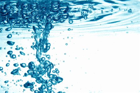 simsearch:400-06415772,k - Blue water with bubbles Photographie de stock - Aubaine LD & Abonnement, Code: 400-05102177