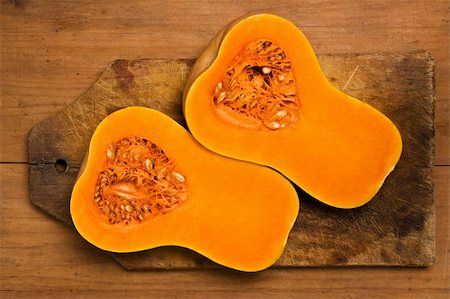 Two slices of pumpkin on a wooden kitchen table. Foto de stock - Super Valor sin royalties y Suscripción, Código: 400-05102630