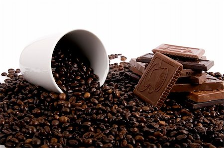 simsearch:400-05371796,k - caffee beans in cup with chocolate Stock Photo - Budget Royalty-Free & Subscription, Code: 400-05103089