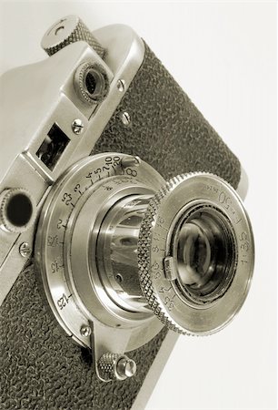 simsearch:400-05664488,k - Lens of antiquarian photo camera. Stock Photo - Budget Royalty-Free & Subscription, Code: 400-05103216